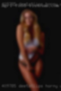 Deetatlips horny woman head down